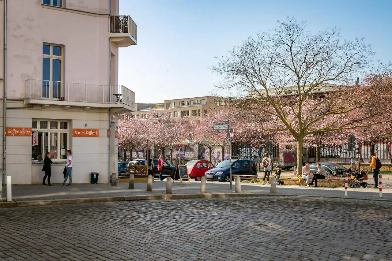 Spacious Apartment In Hemholtzkiez Prenzlauer Berg For 8 People Hiddenseer Berlin 0*,  Almanya
