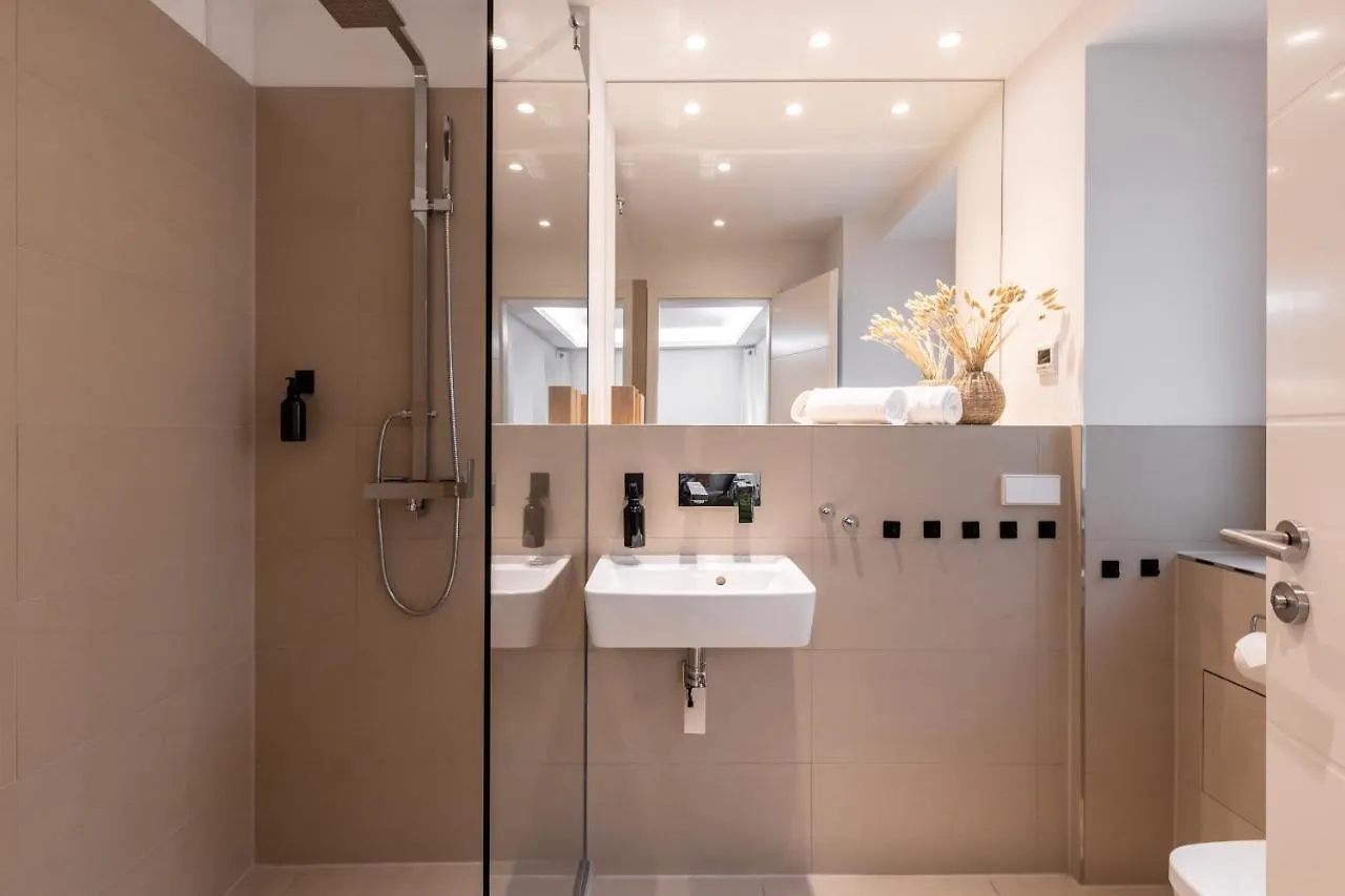 Spacious Apartment In Hemholtzkiez Prenzlauer Berg For 8 People Hiddenseer Berlín 0*,  Německo