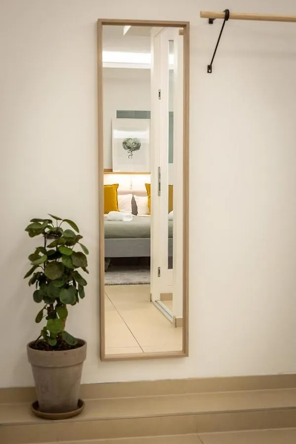 Spacious Apartment In Hemholtzkiez Prenzlauer Berg For 8 People Hiddenseer Berlín Německo